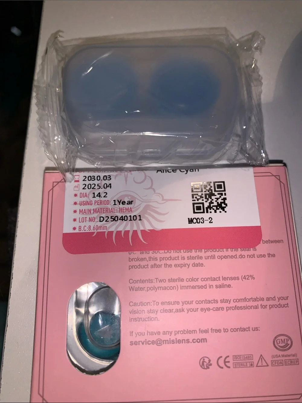 Vibrant cyan Blue eye color eyewear